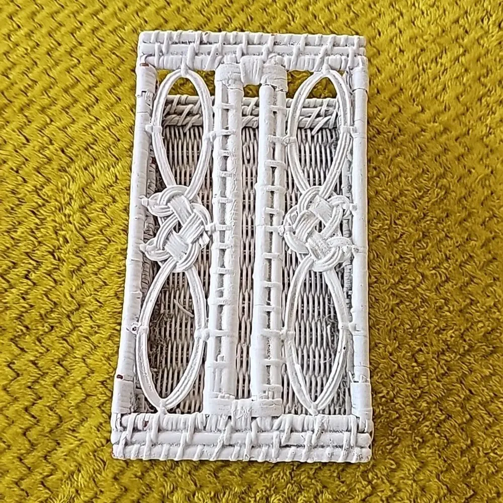 Vintage Rattan Wicker White Tissue Box Holder Home Decor Coastal 10